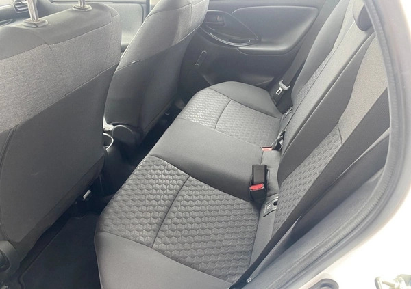 Toyota Yaris cena 67500 przebieg: 88613, rok produkcji 2022 z Szczuczyn małe 232